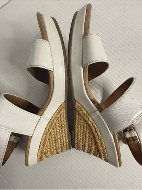 Montana Artasian Crafted White Wedge Sandals size